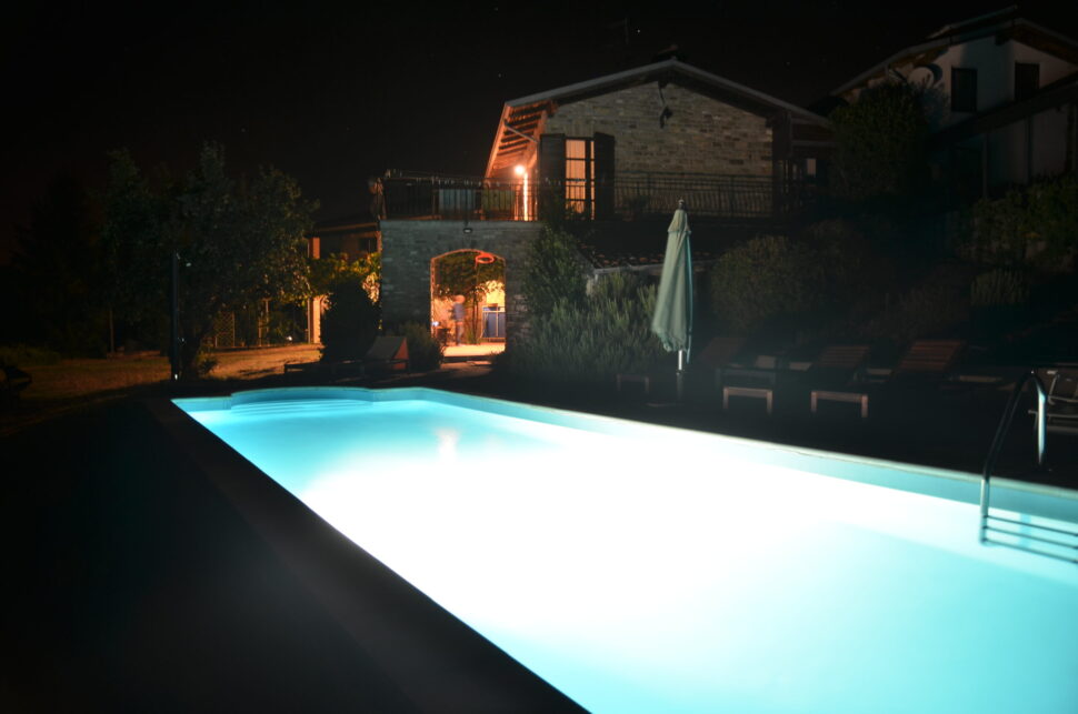 Agriturismo Olistico Zavattarello Piscina Notte - Vivioltrepò