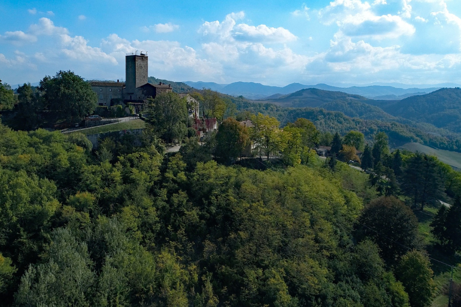 Castello Di Stefanago Posizione Dominante Oltrepo Pavese - Vivioltrepò