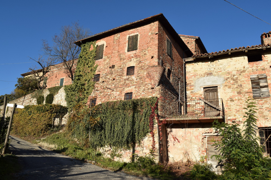 Castello di Montecalvo Versiggia - Oltrepo Pavese